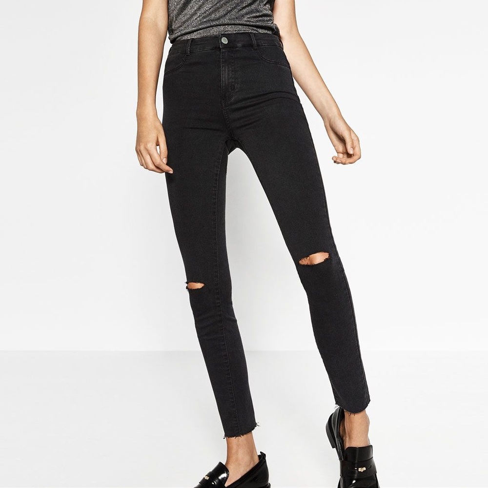 Zara High Waisted Black Distressed Jeans 🖤